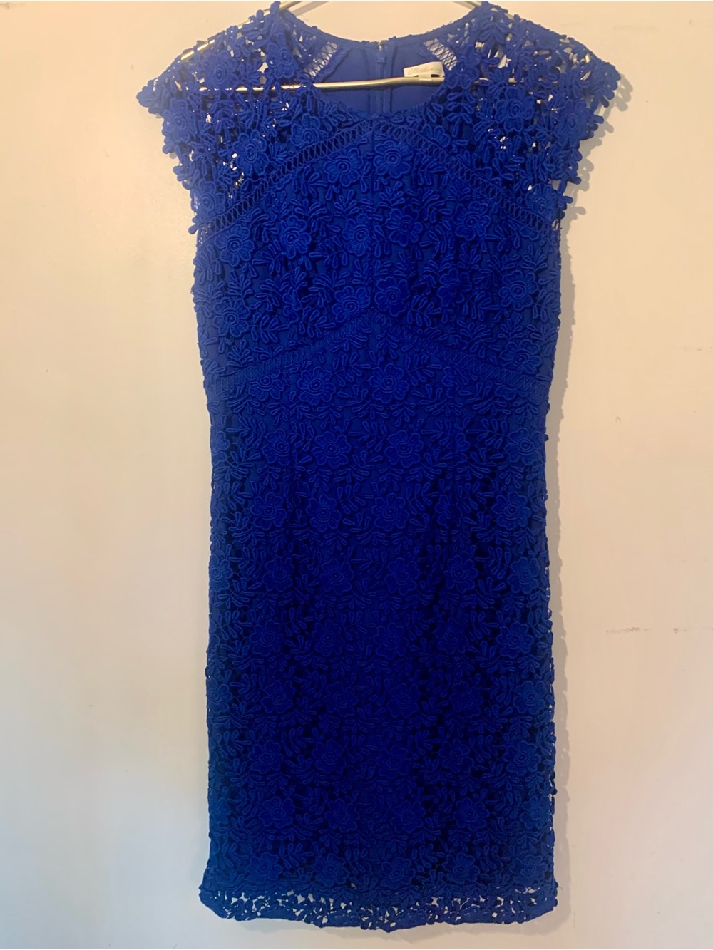 Shoshanna floral embroidered lace sheath dress in a vibrant royal blue Size 6